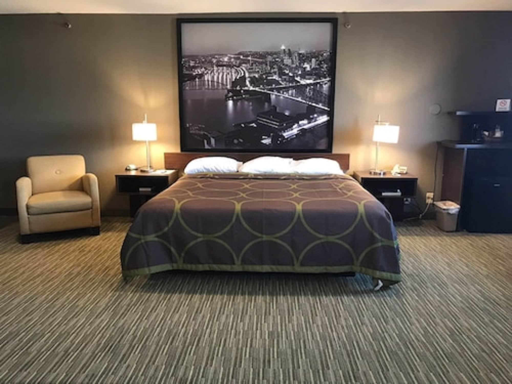 Super 8 By Wyndham Hotel